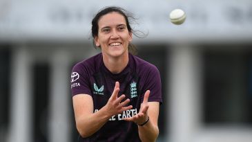 Em Arlott to leave Warwickshire after signing three-year deal with Yorkshire