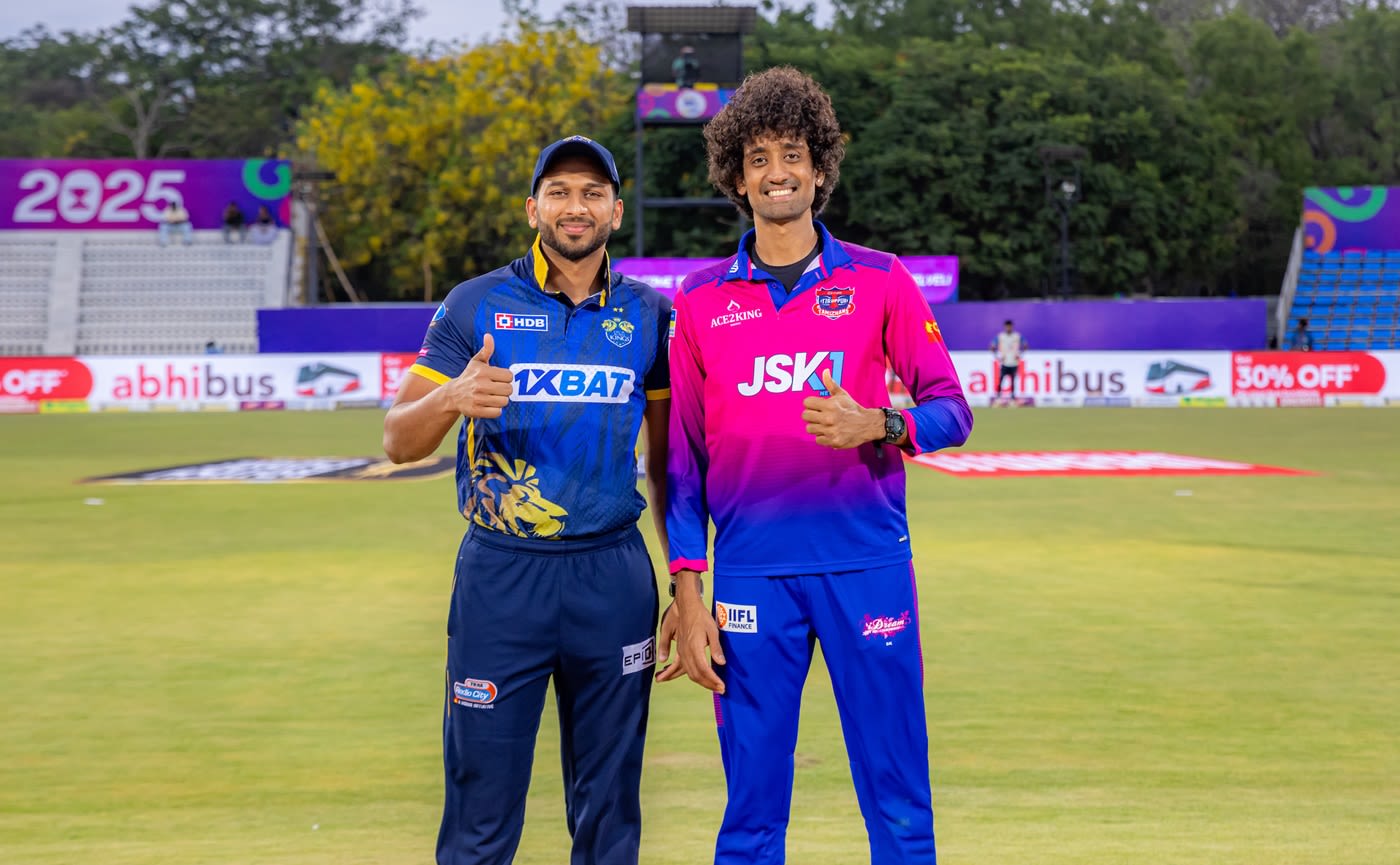 M Shahrukh Khan and R Sai Kishore at the toss