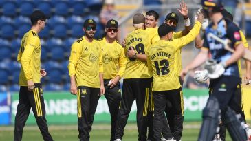 De Lange leads the charge as Gloucestershire power past Glamorgan
