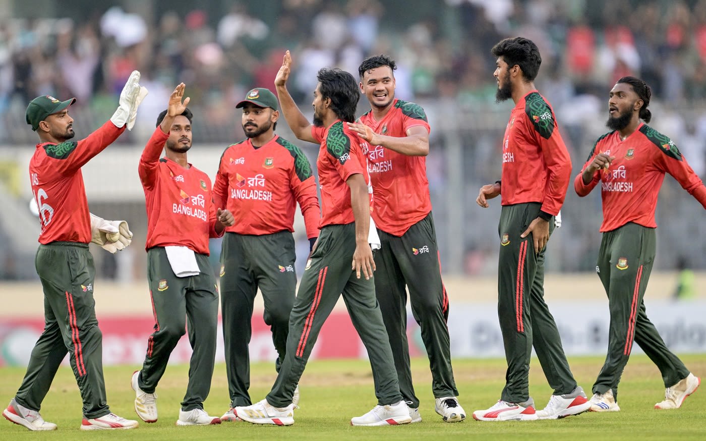 Tanzim Hasan Shakib celebrates a wicket with his team-mates