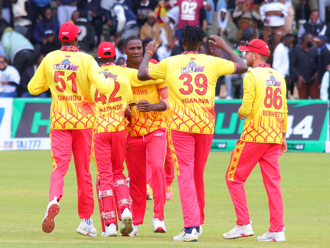 Tinotenda Maposa struck twice inside the powerplay