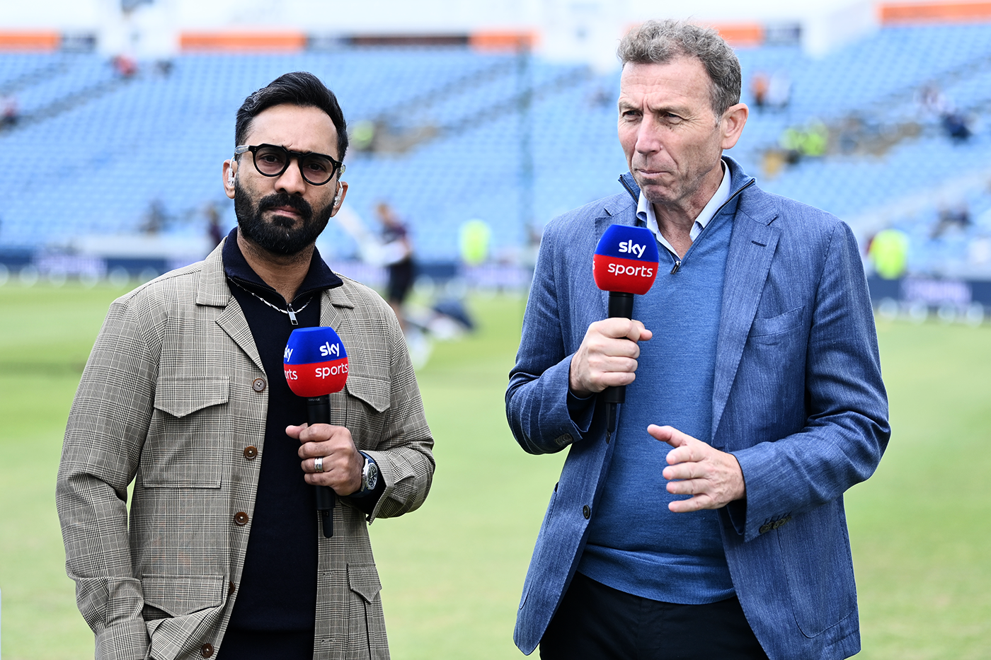 Commentators Dinesh Karthik and Mike Atherton have a chat