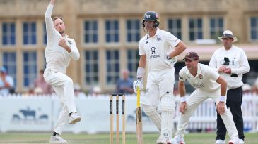 Lancashire beat clock as Hartley finishes off Gloucestershire with 11-wicket haul