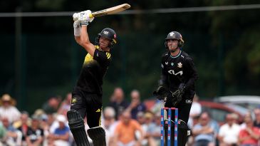 Defiant Sykes can't prevent Gloucestershire's victory cruise