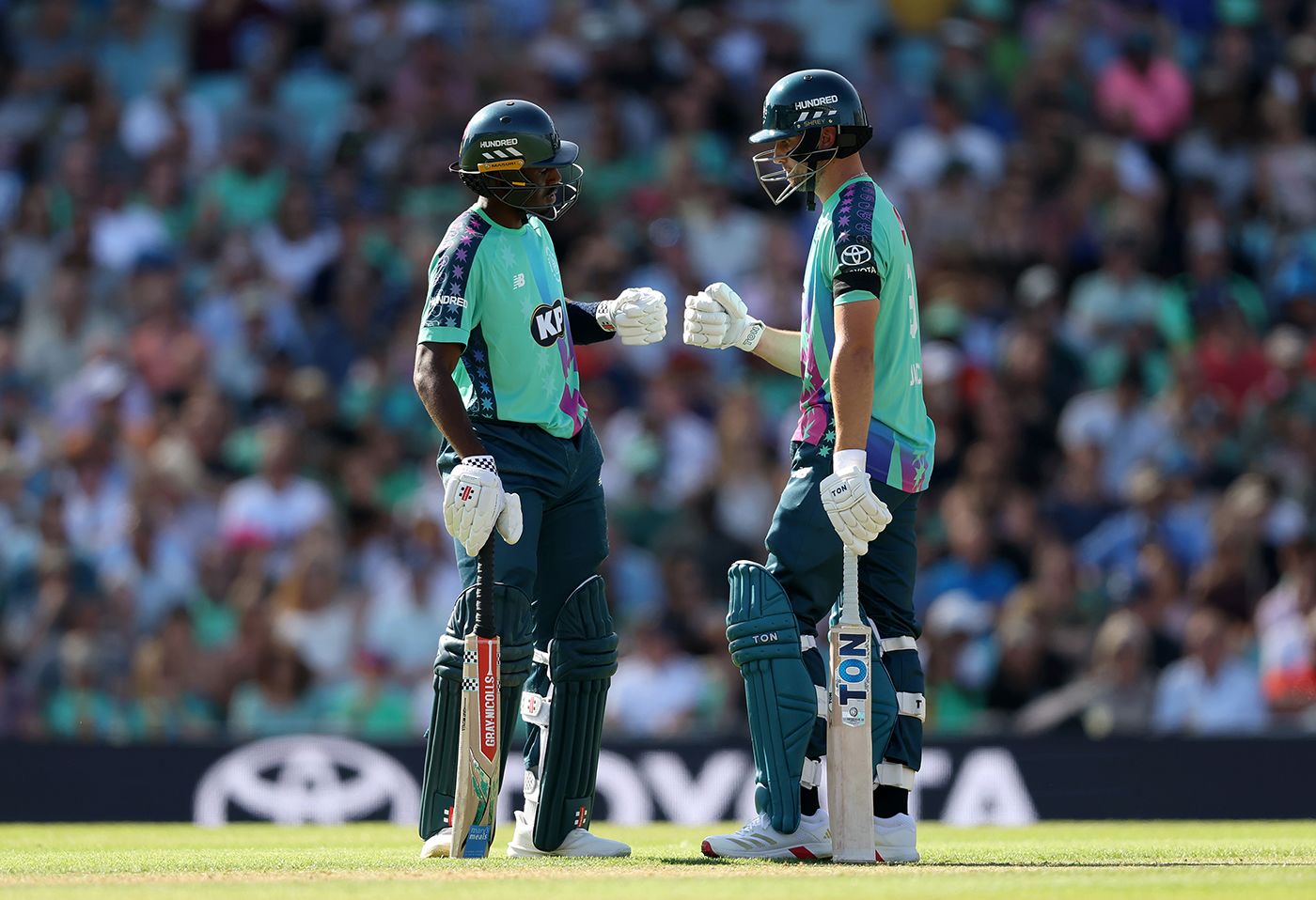 Tawanda Muyeye and Will Jacks put on a century stand