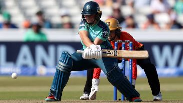 Alice Capsey downs Phoenix for Invincibles' first win of the campaign