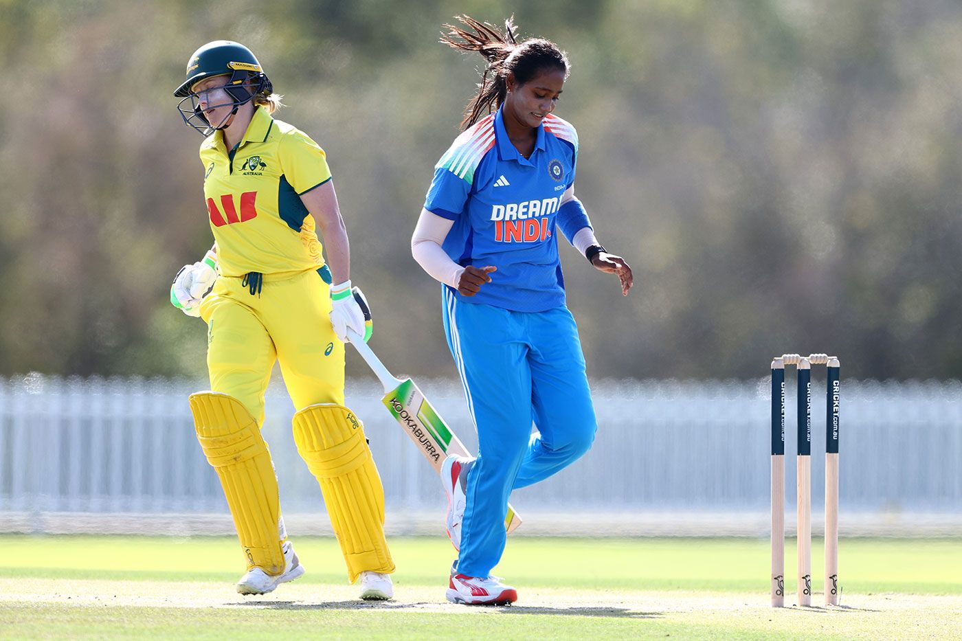Shabnam Shakil removed Alyssa Healy for 14