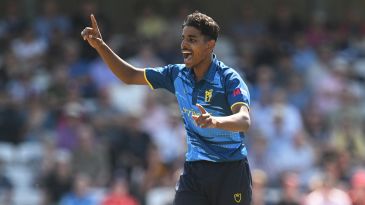 Shaikh, Malik lead Warwickshire chase after leggie Tazeem stars again