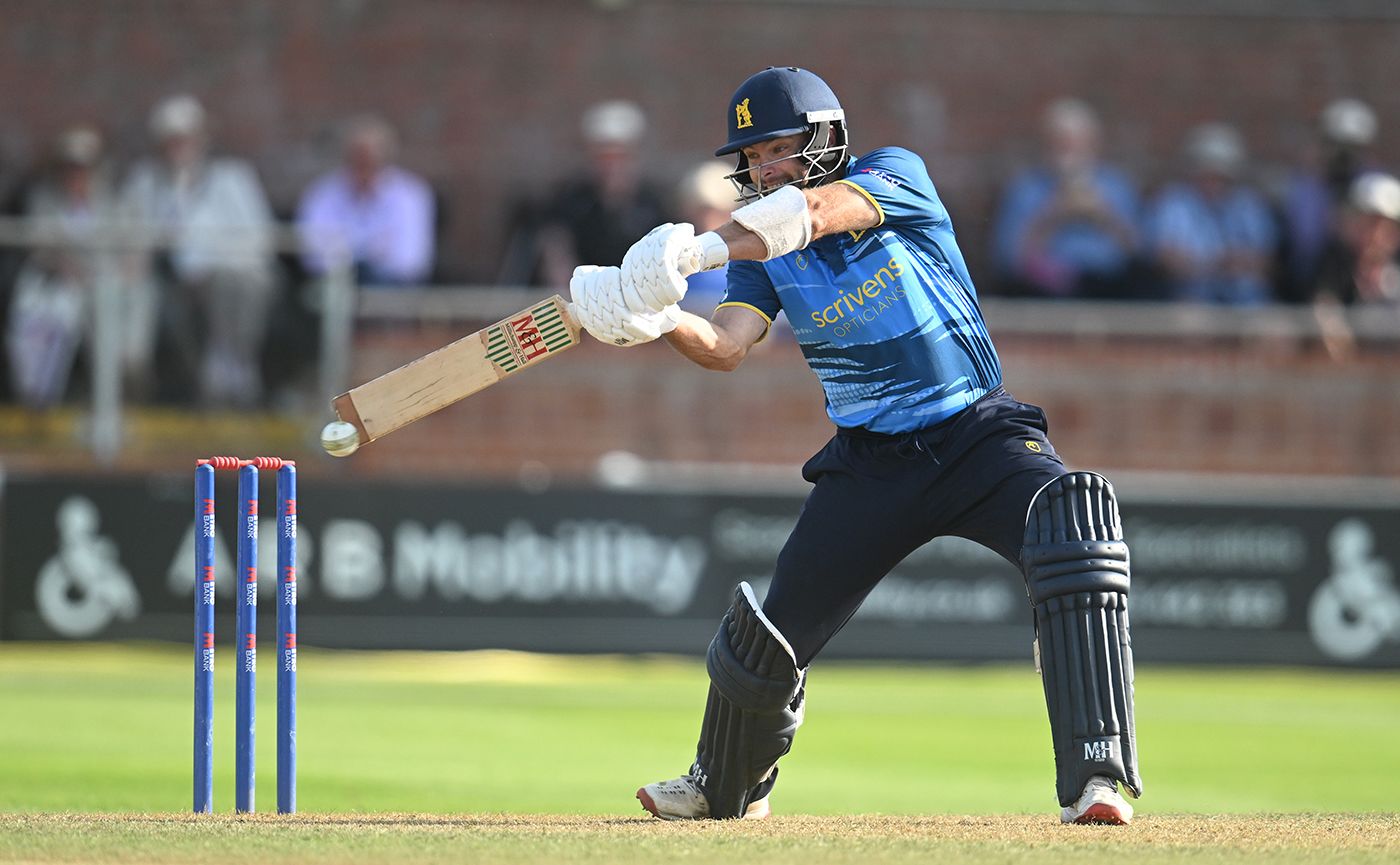 Jake Lintott's rapid fifty took Warwickshire over the line