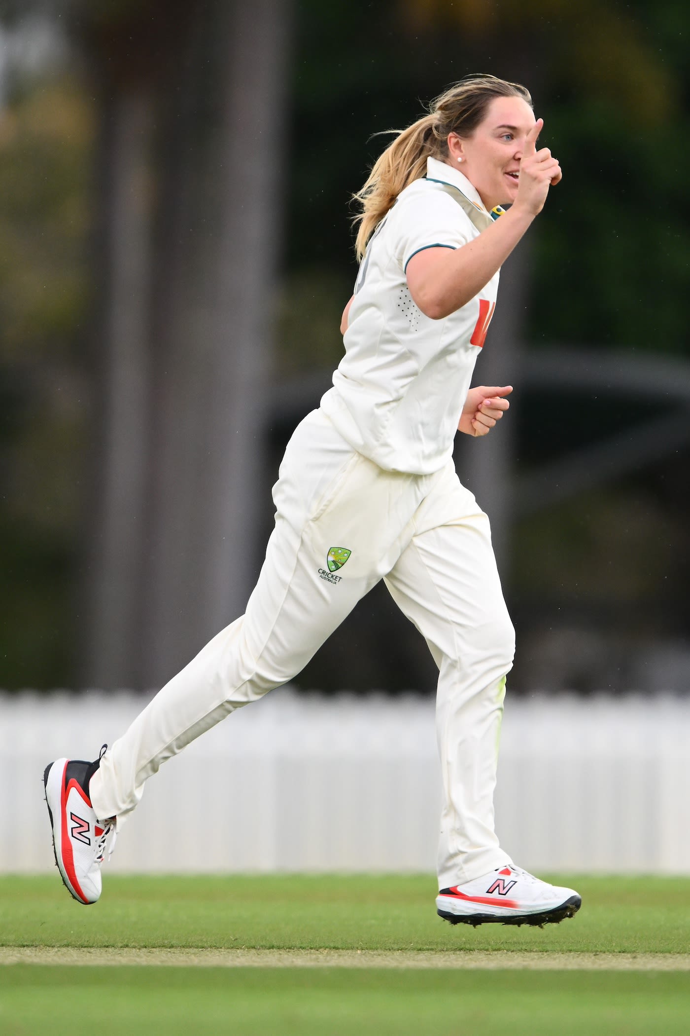 Georgia Prestwidge picked up three wickets before the rain delay