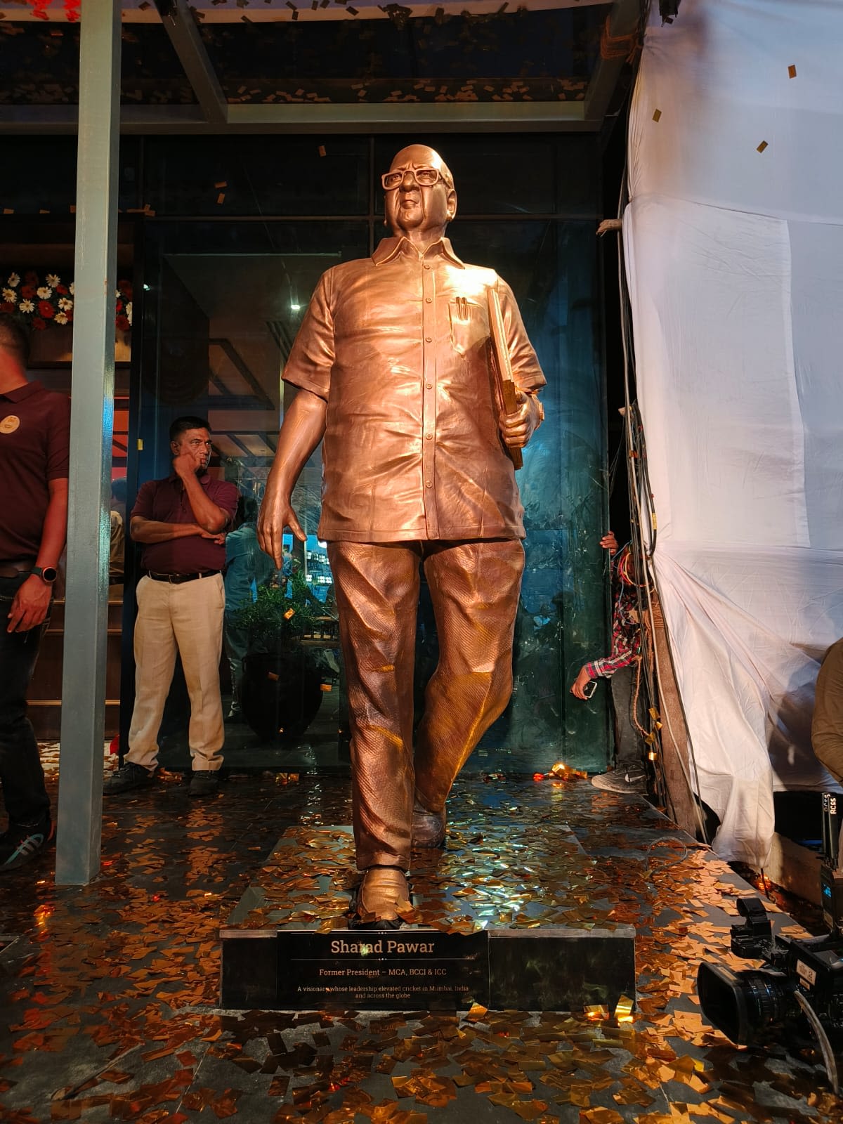 Sharad Pawar's statue at the museum named after him