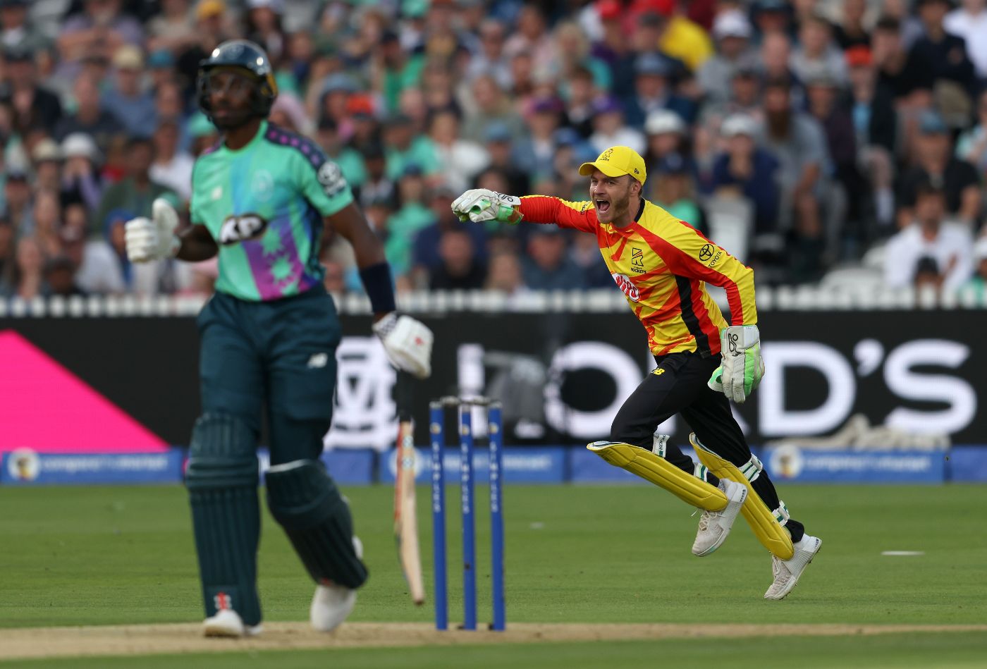 Tawanda Muyeye fell to Dillon Pennington's first ball