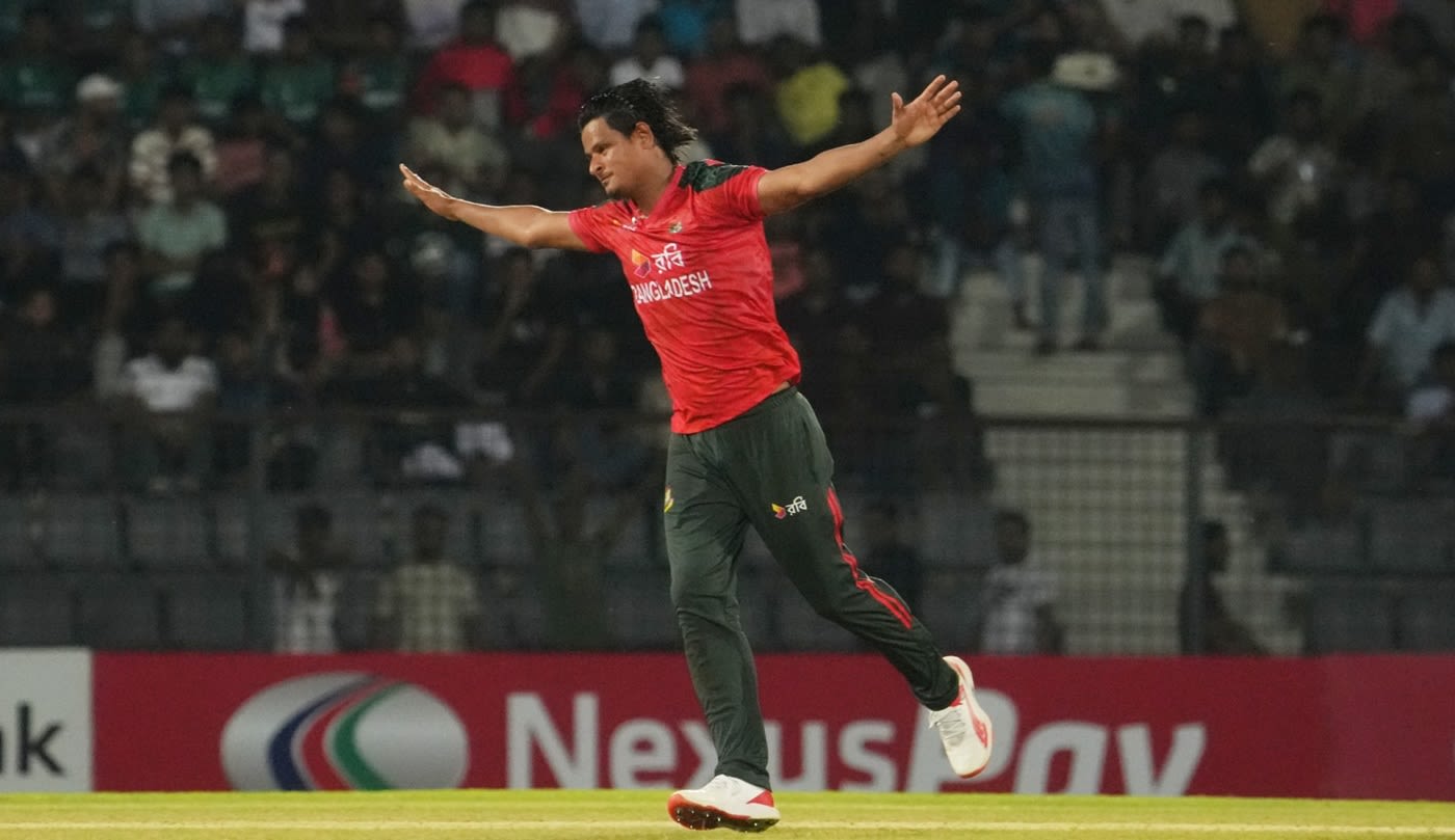 Nasum Ahmed took three wickets