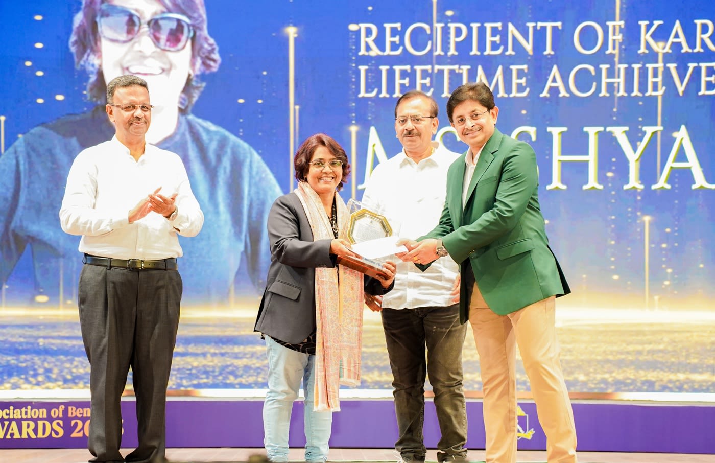 Shyama Shaw receives the lifetime achievement award from Snehasish Ganguly