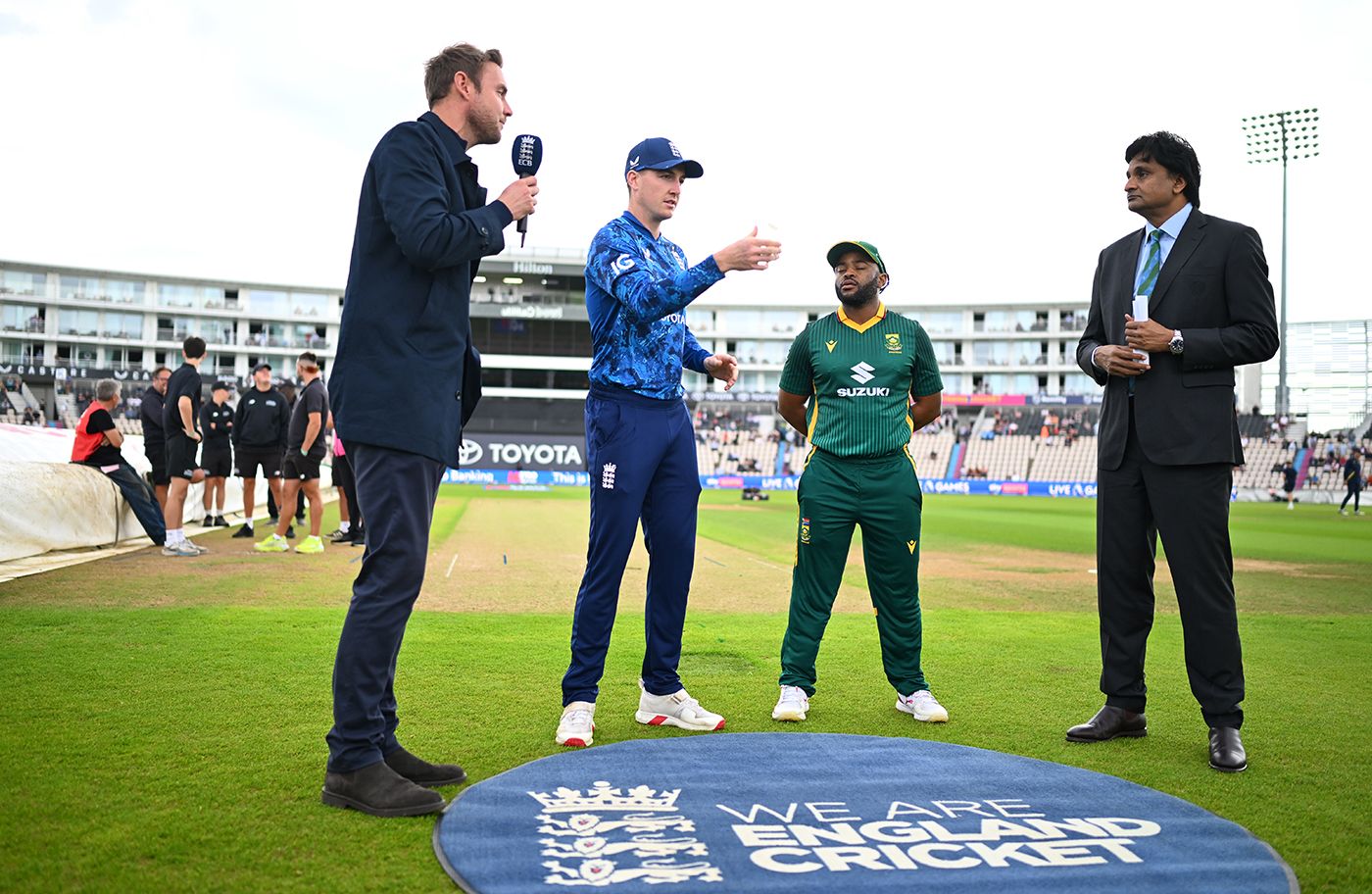 Harry Brook tosses the coin