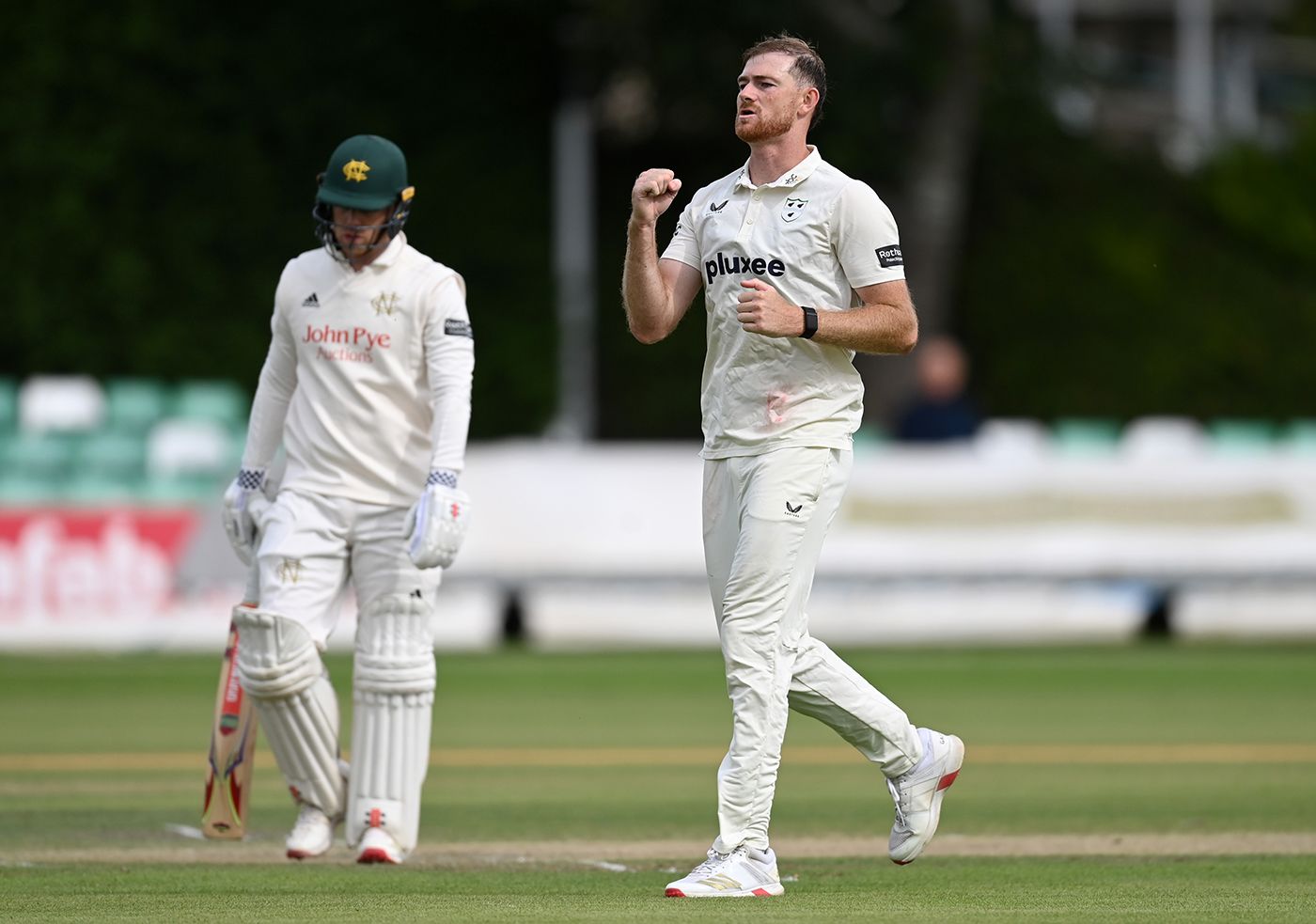 Tom Taylor's four-for helped limit the Nottinghamshire lead