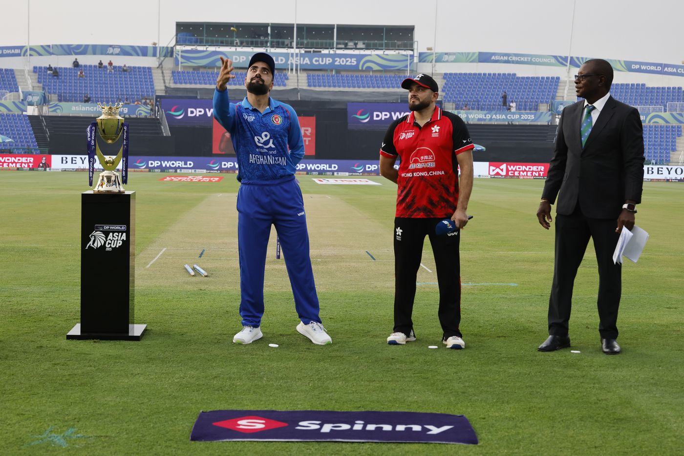 Captains Rashid Khan and Yasim Murtaza at the toss