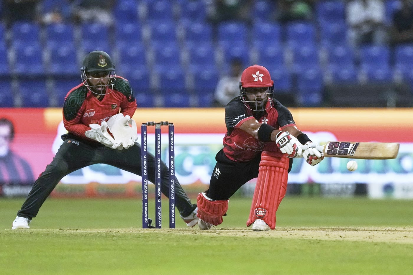 Zeeshan Ali rolls out a reverse sweep