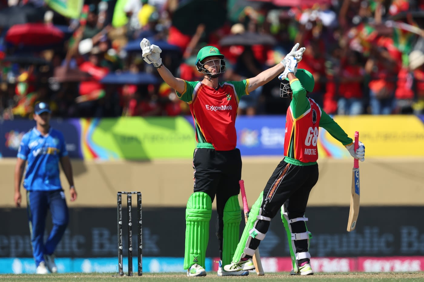 Gudakesh Motie joins Dwaine Pretorius to celebrate their victory
