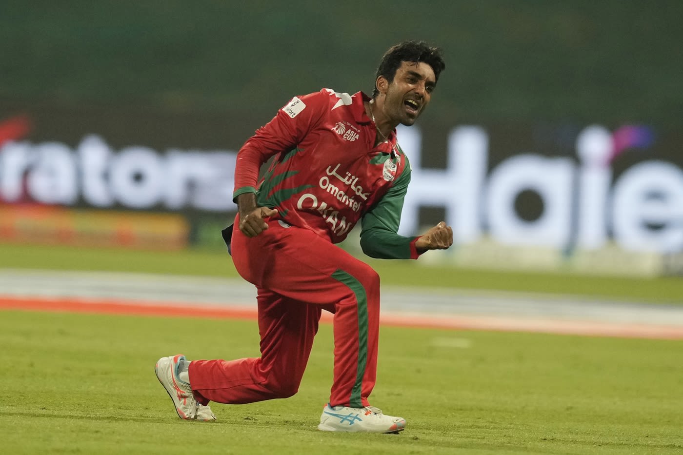 Aamir Kaleem picked two wickets