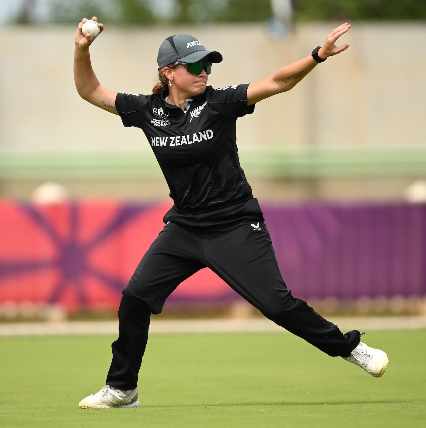 Eden Carson shapes up to throw the ball in