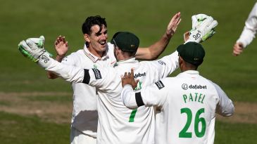 Chris Wright crowns final game by keeping Leicestershire on top