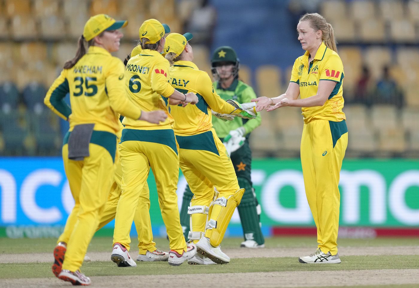 Kim Garth was almost apologetic after getting Sadaf Shamas with help from Alyssa Healy's review