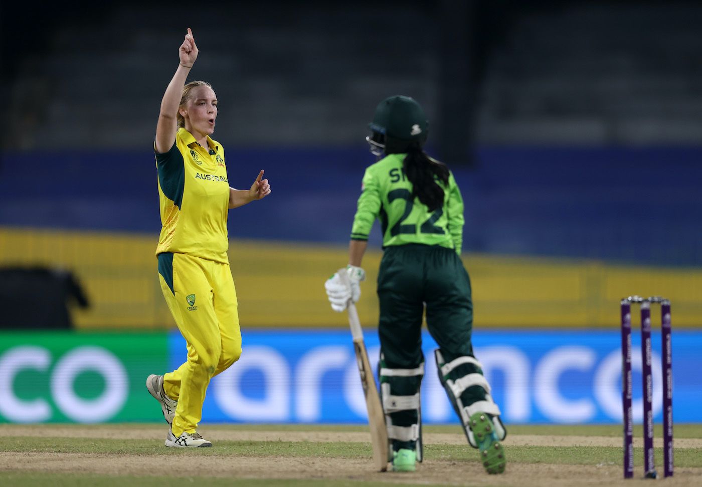 Kim Garth got Sidra Nawaz for 5