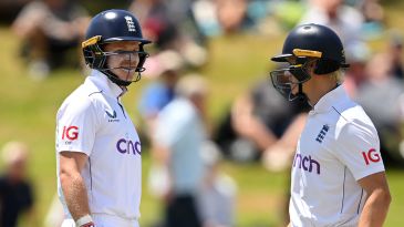 Cook calls on England to back Pope for Ashes