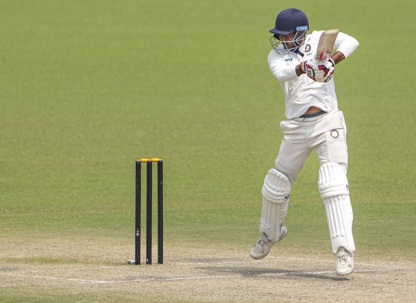 Abhay Negi plays a cut