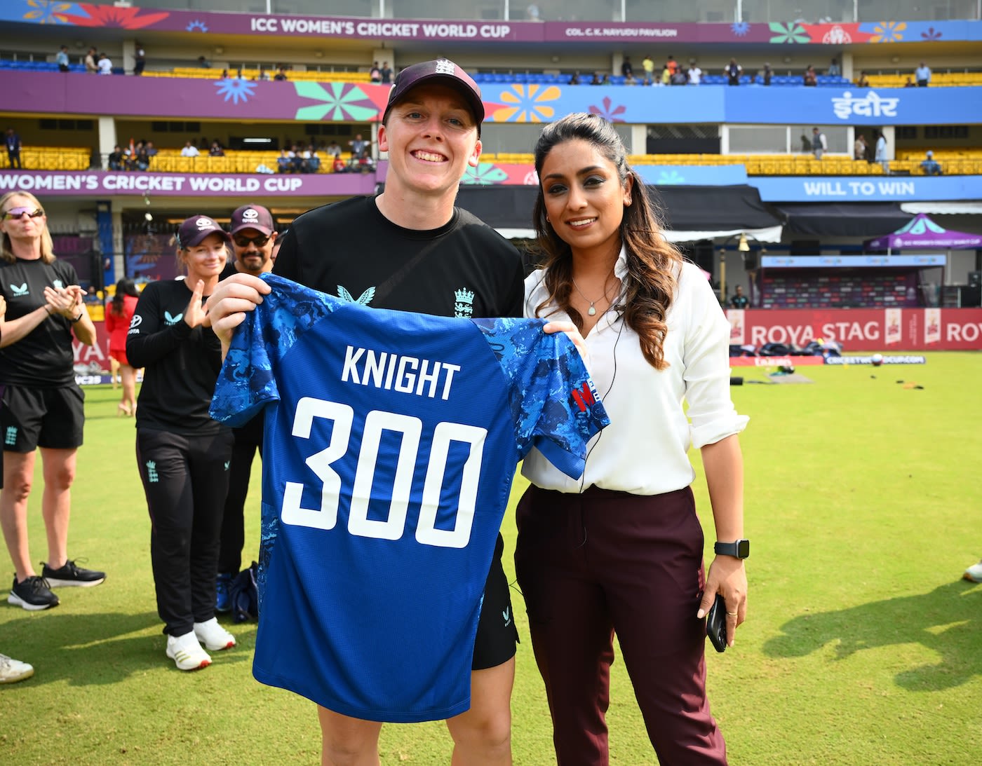 Heather Knight poses with Isa Guha after receiving a special shirt to mark her 300th international appearance