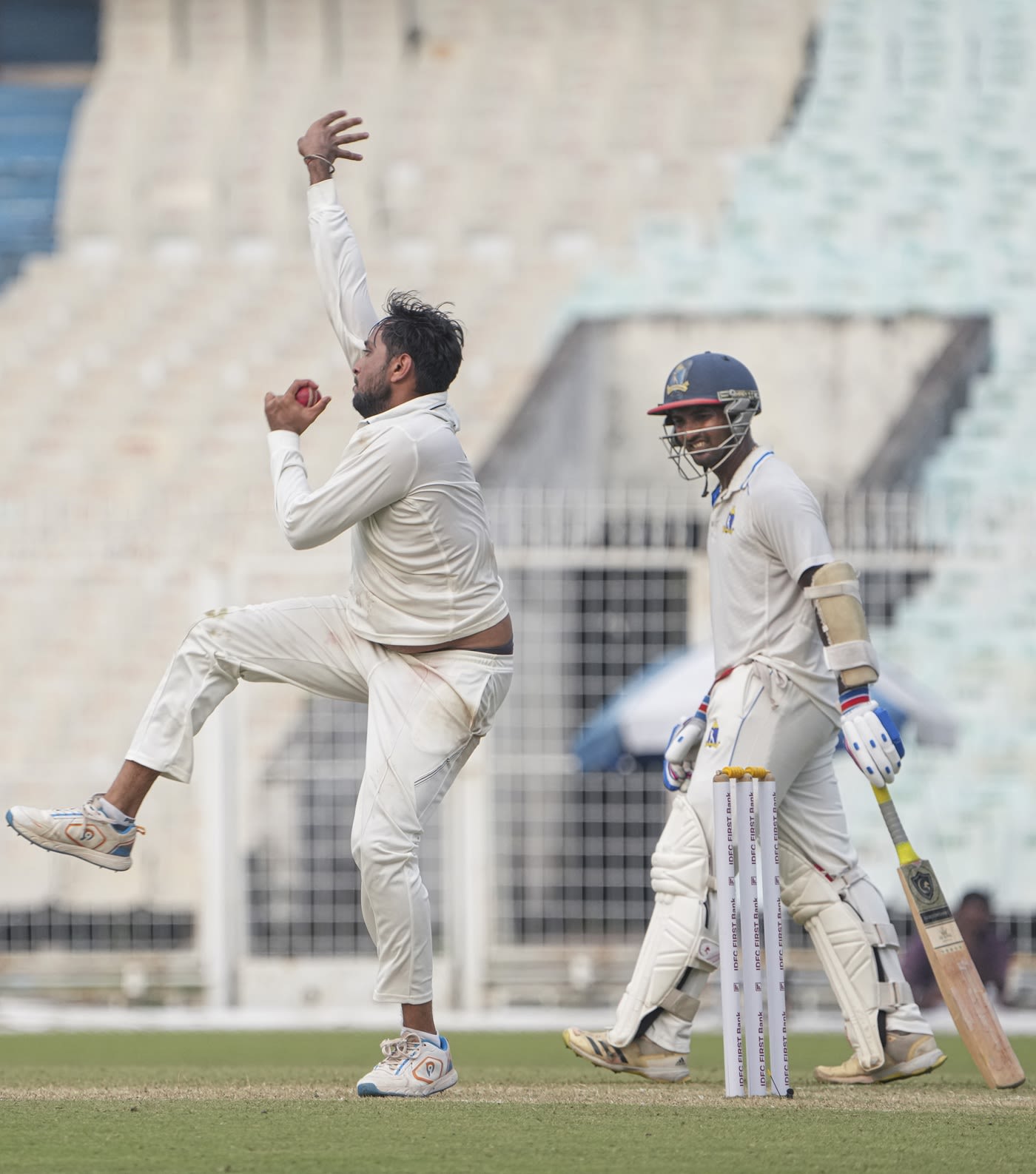 Siddharth Desai bowls