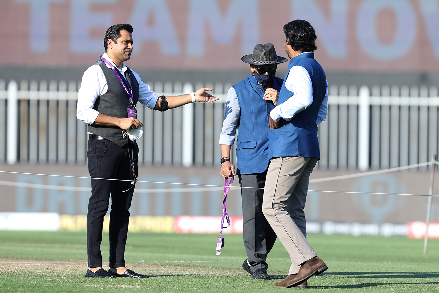Commentators Aakash Chopra, Sunil Gavaskar and Kumar Sangakkara chat on the field