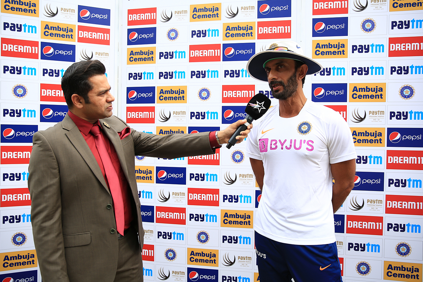 Commentator Aakash Chopra interviews Vikram Rathour, India's batting coach