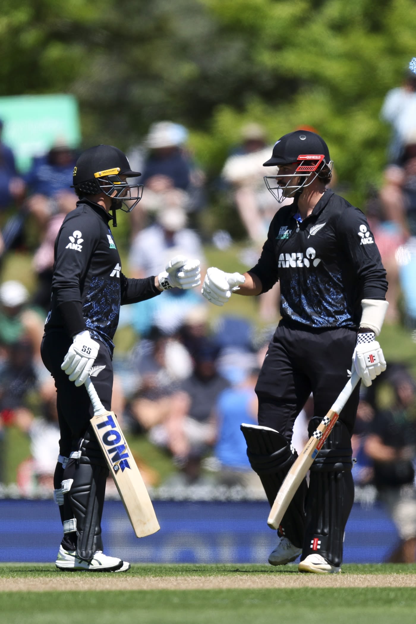 Devon Conway and Tim Robinson added 47 runs for the opening wicket