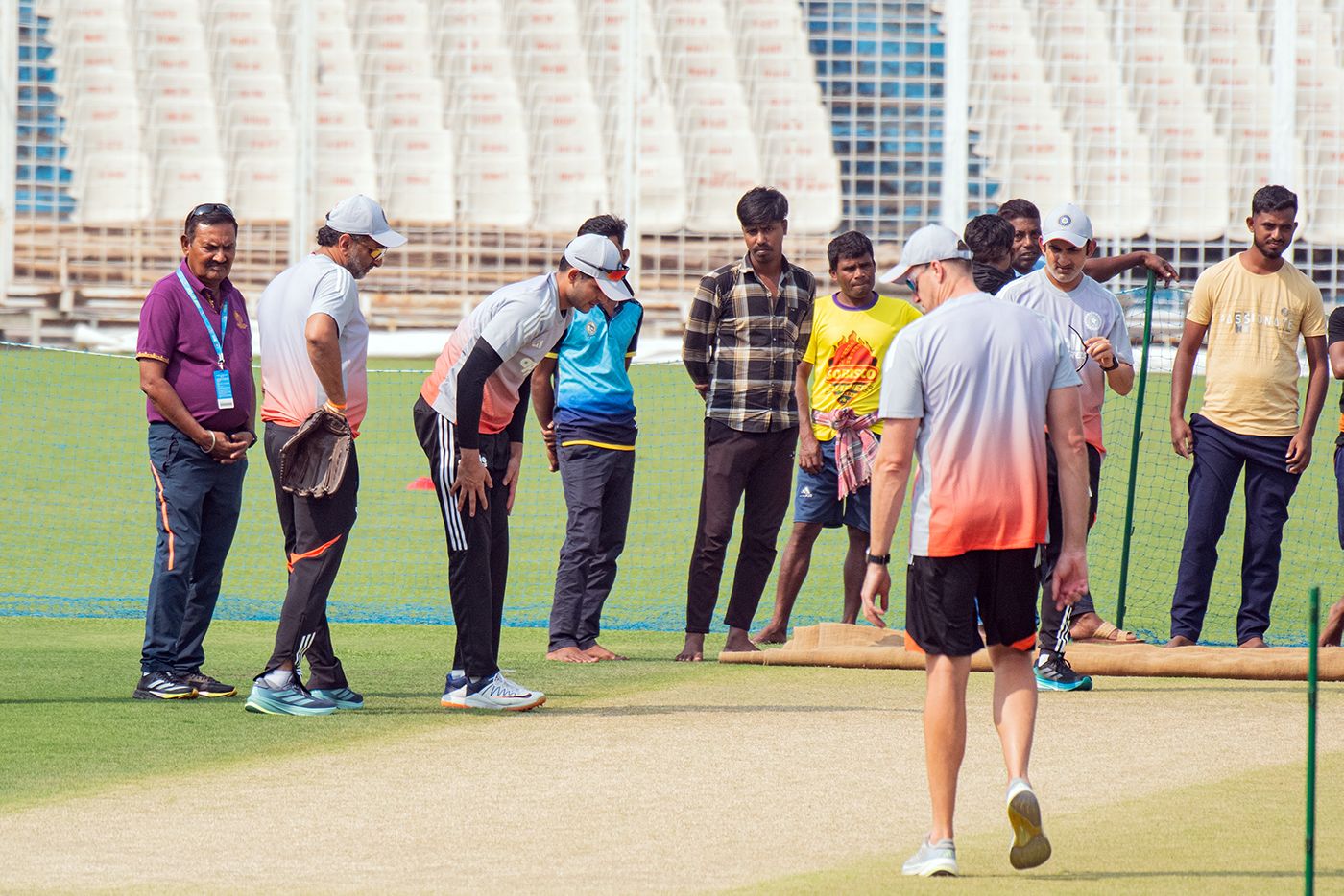 Sitanshu Kotak, Shubman Gill, Morne Morkel and Gautam Gambhir have a look at the pitch