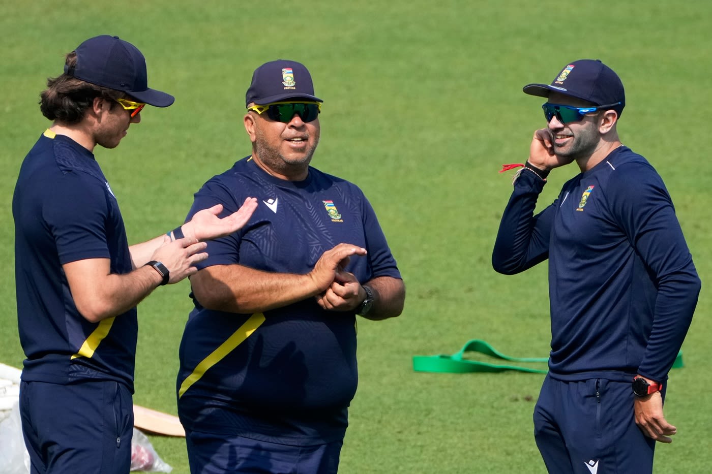 Shukri Conrad has a chat with Dewald Brevis and Keshav Maharaj