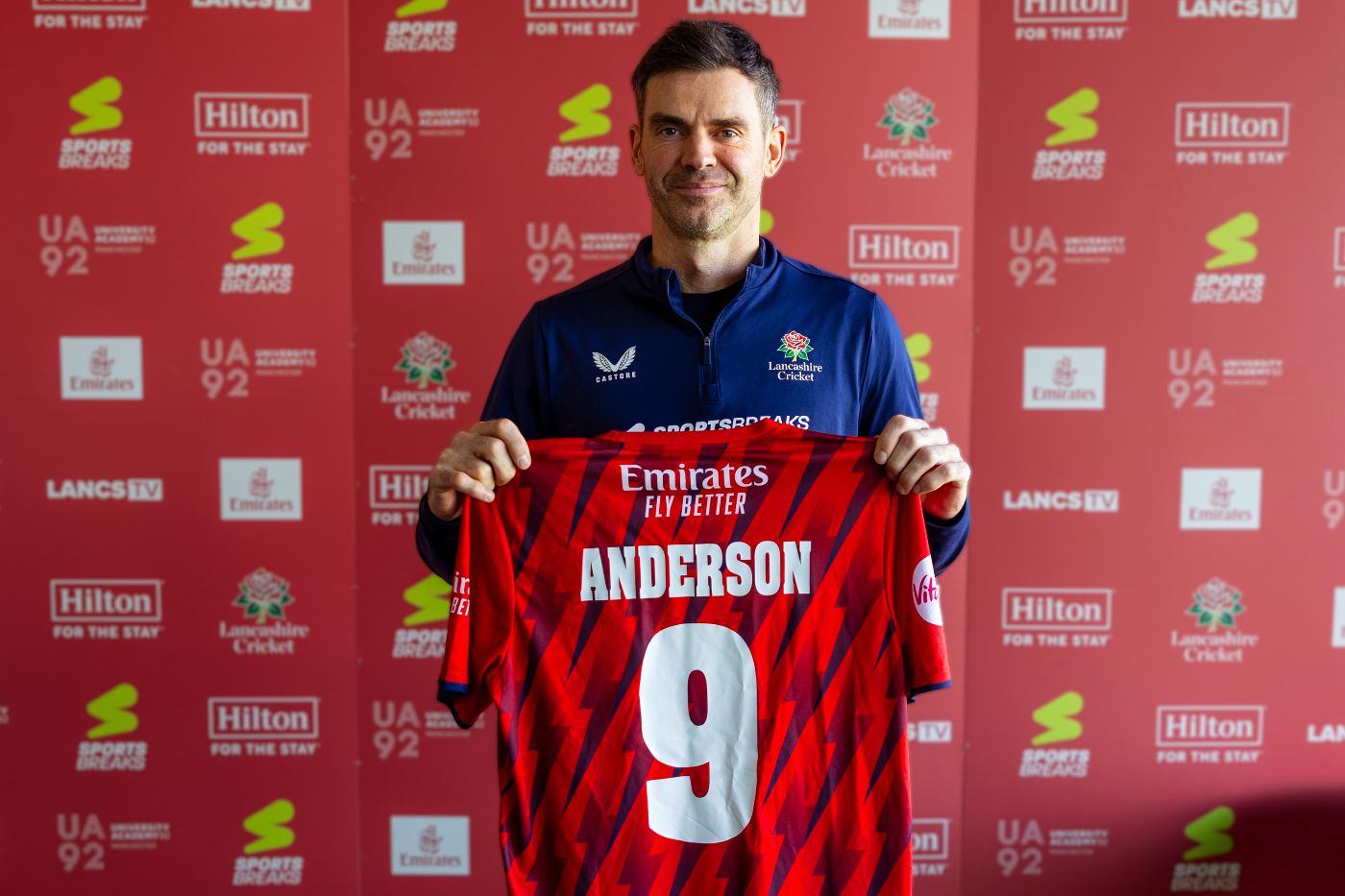 James Anderson has signed a one-year extension to his Lancashire contract