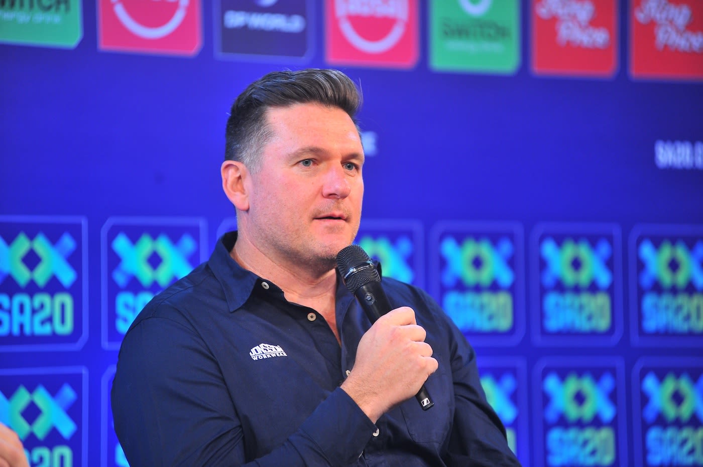 Greame Smith speaks at an event