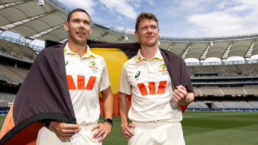 Lee: Give Doggett the new ball ahead of Boland