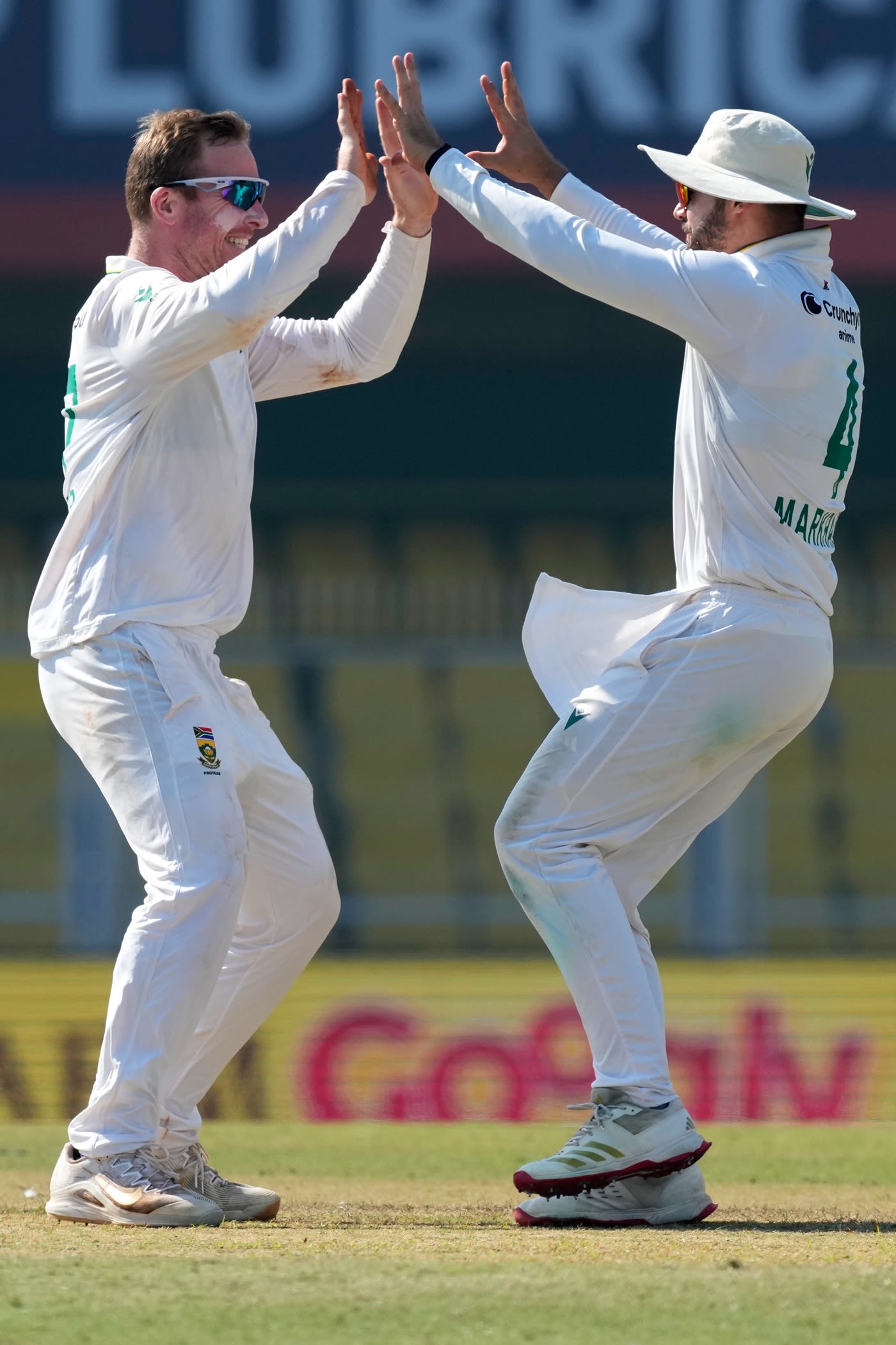 Simon Harmer and Aiden Markram celebrate Rishabh Pant's wicket
