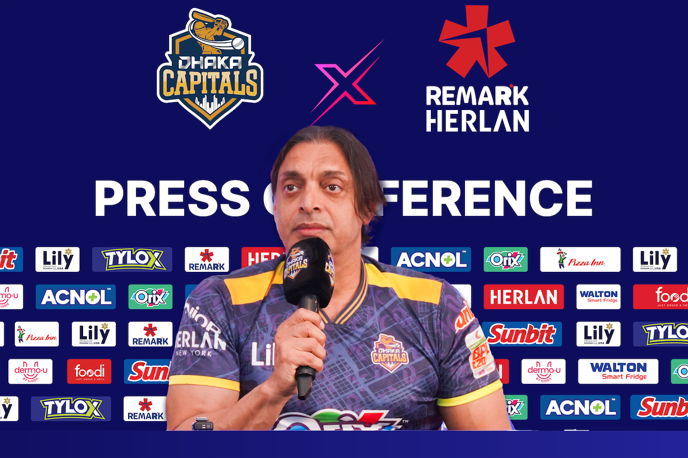 Shoaib Akhtar speaks at a press conference