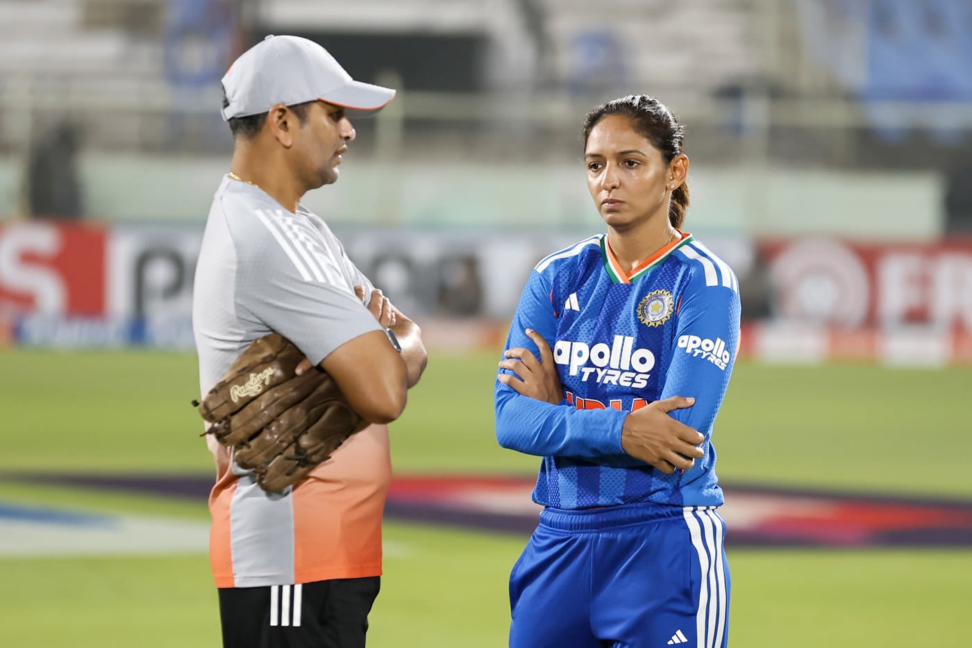 Amol Muzumdar and Harmanpreet Kaur in an intense discussion