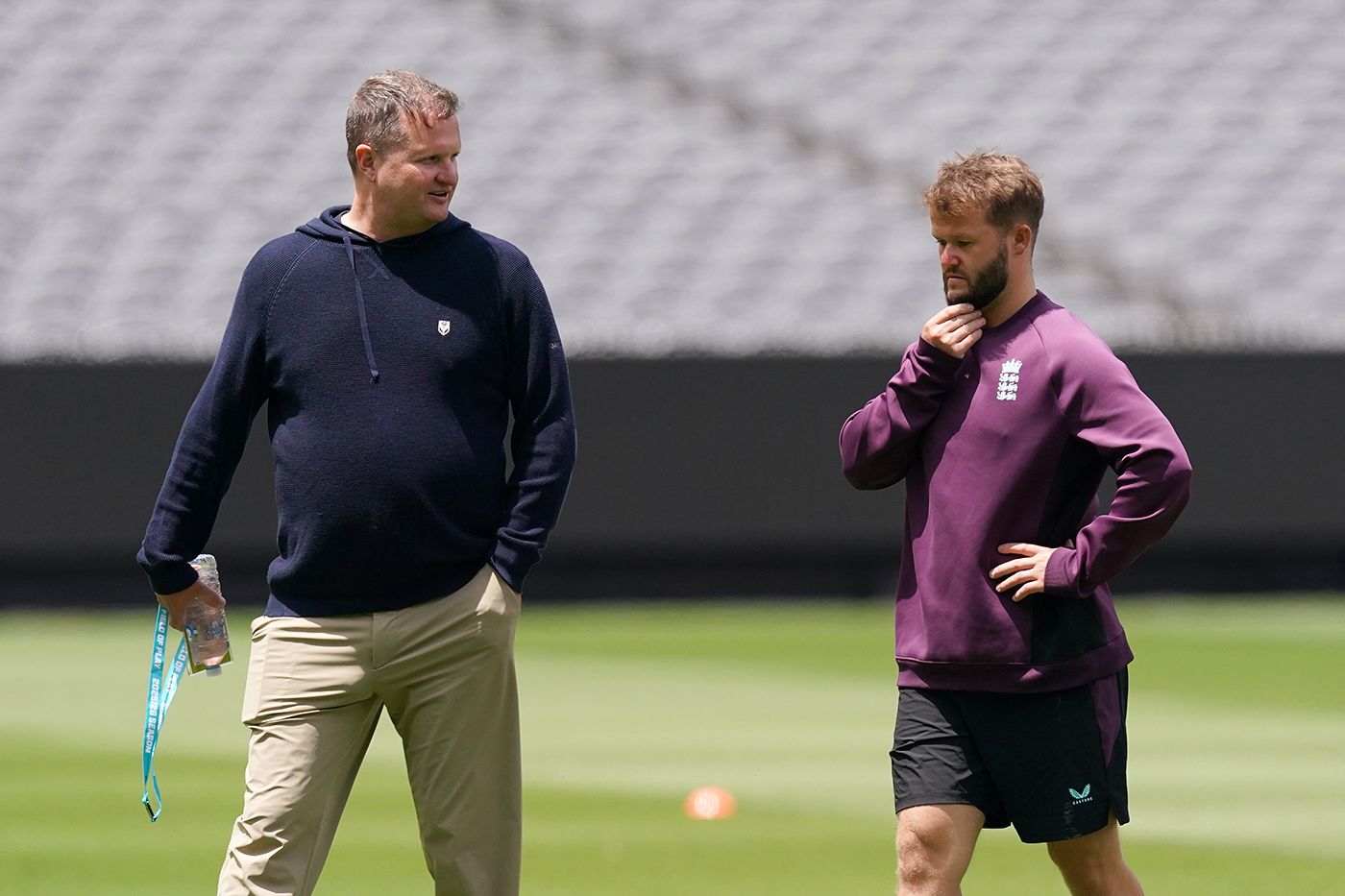 Ben Duckett speaks to Rob Key ahead of the fourth Test