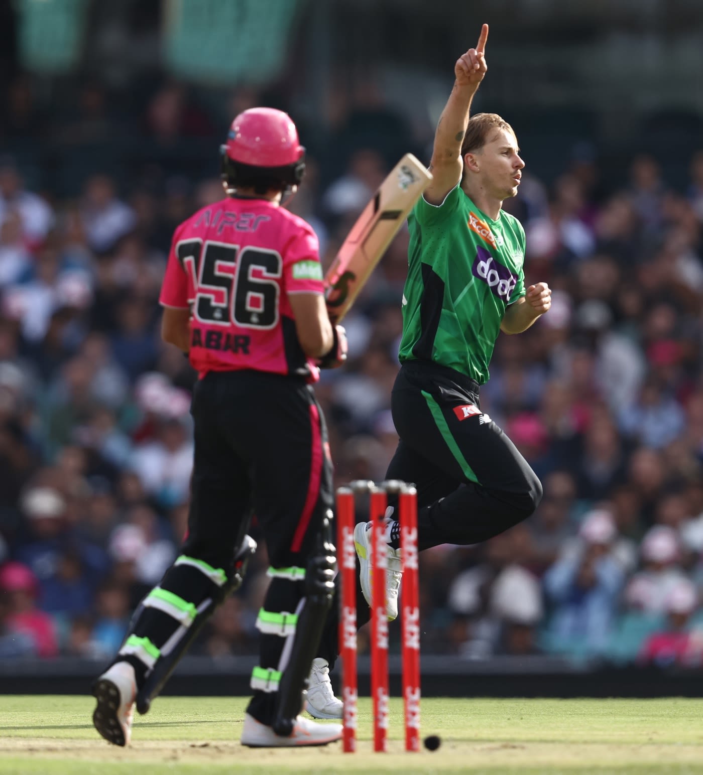 Tom Curran sent back Babar Azam