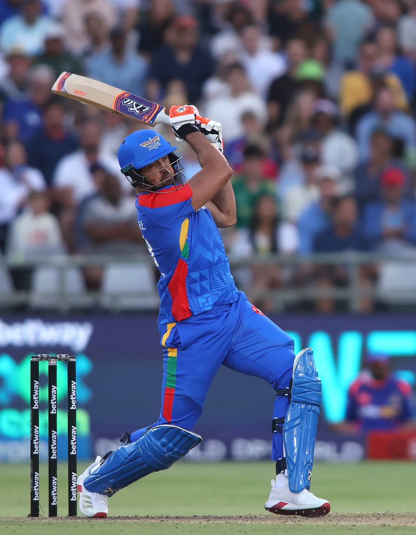 Evan Jones thumped a boundary-laden 33*