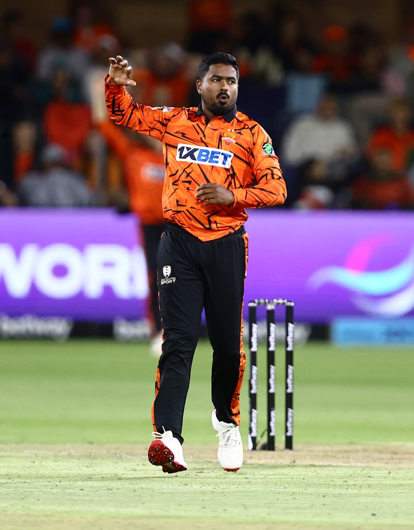 Tharindu Ratnayake bowled a miserly middle-overs spell