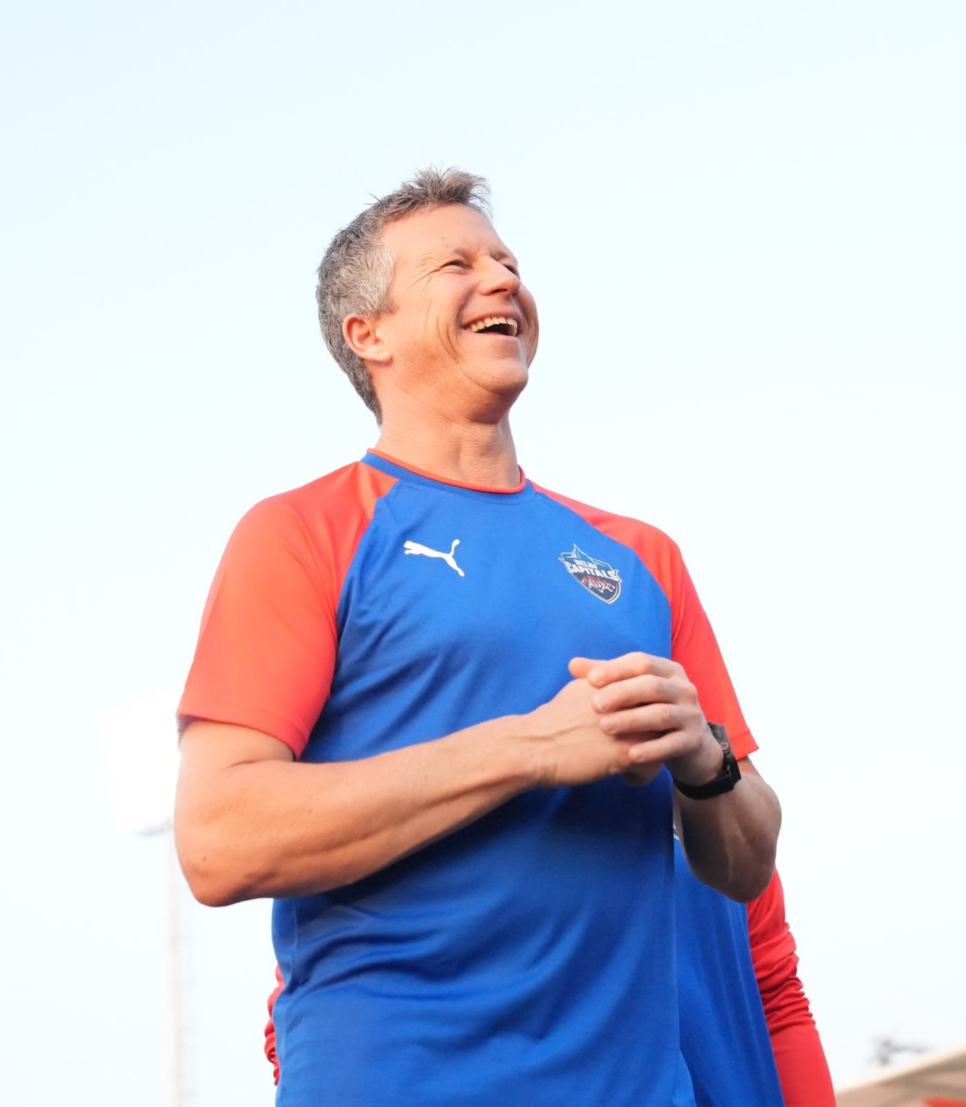 Delhi Capitals head coach Jonathan Batty shares a laugh with his team