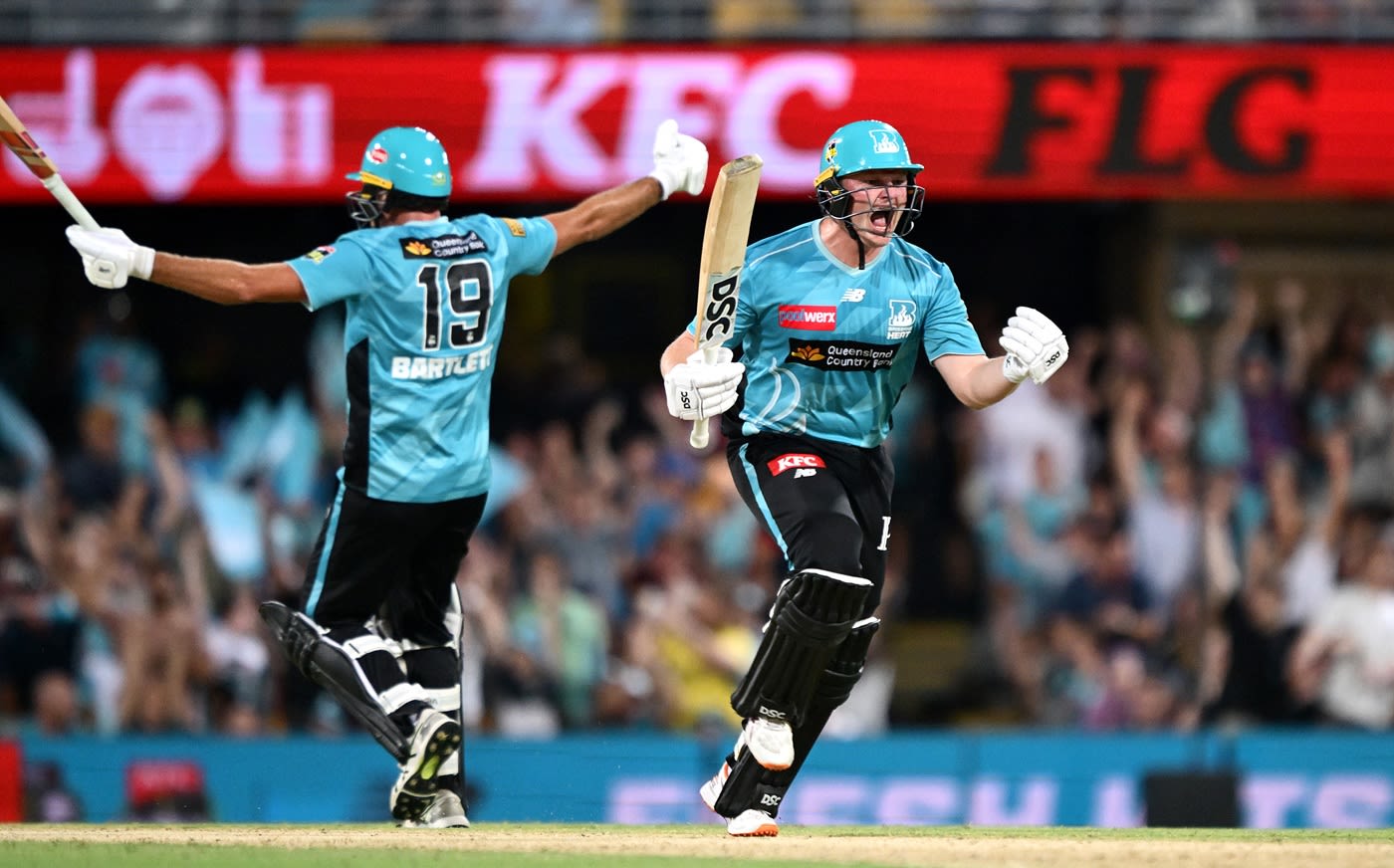 Max Bryant and Xavier Bartlett put on a match-winning 66 off 25 balls