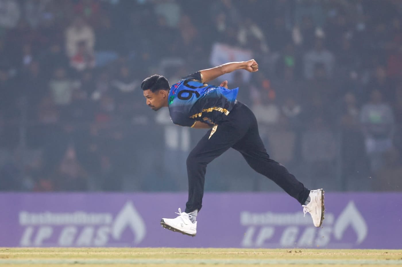 Mustafizur Rahman bowls for Rangpur Riders
